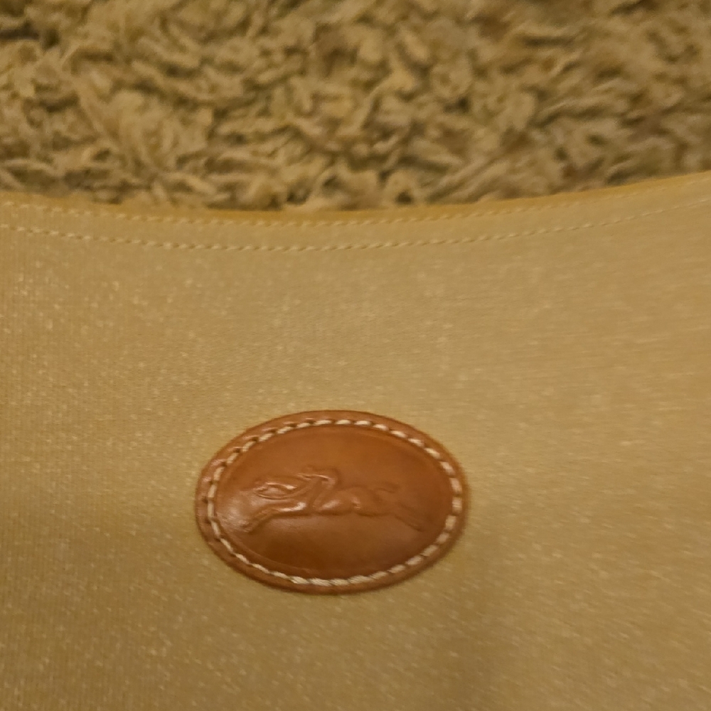 Elegant Longchamp Tan Shoulder Bag - Picture 4 of 15